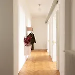 The Maison - Boutique With Terrace & Garage, 160sqm Appartement Triëst