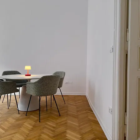 דירה The Maison - Boutique With Terrace & Garage, 160sqm טריאסטה