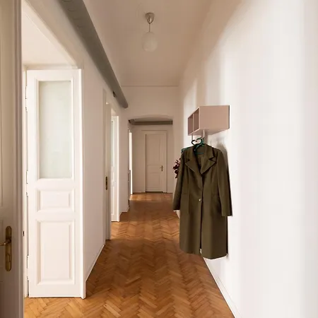 דירה The Maison - Boutique With Terrace & Garage, 160sqm